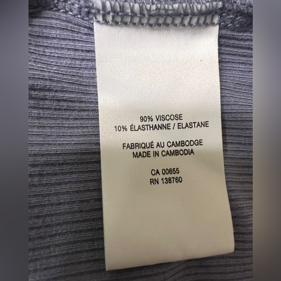 Reitmans M Blouse Beautiful blouse comfortable.
Size M 90% Viscose 10% Elastane - Picture 4 of 4